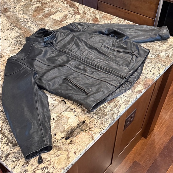 RIVER ROAD Men's Black Leather Jacket - size 48. - Picture 4 of 6
